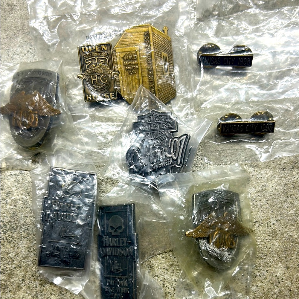 8 Harley-Davidson Vintage Pin Collection